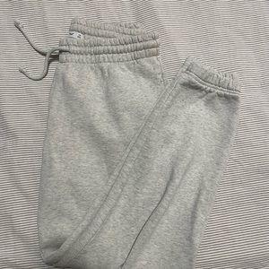 Aritzia TNA perfect boyfriend sweatpants